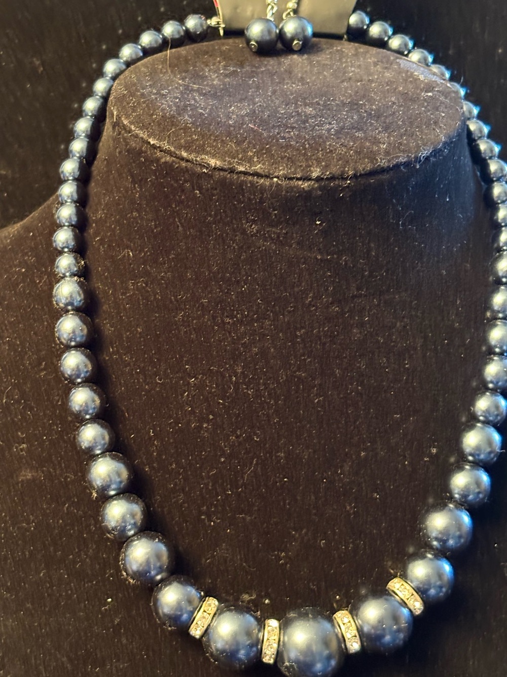 paparazzi Shimmery Navy Pearl Necklace and Matching Earrings